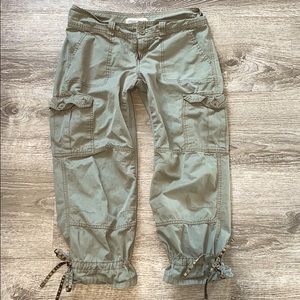 Aeropostale cargo capris green size 1/2 loose fit